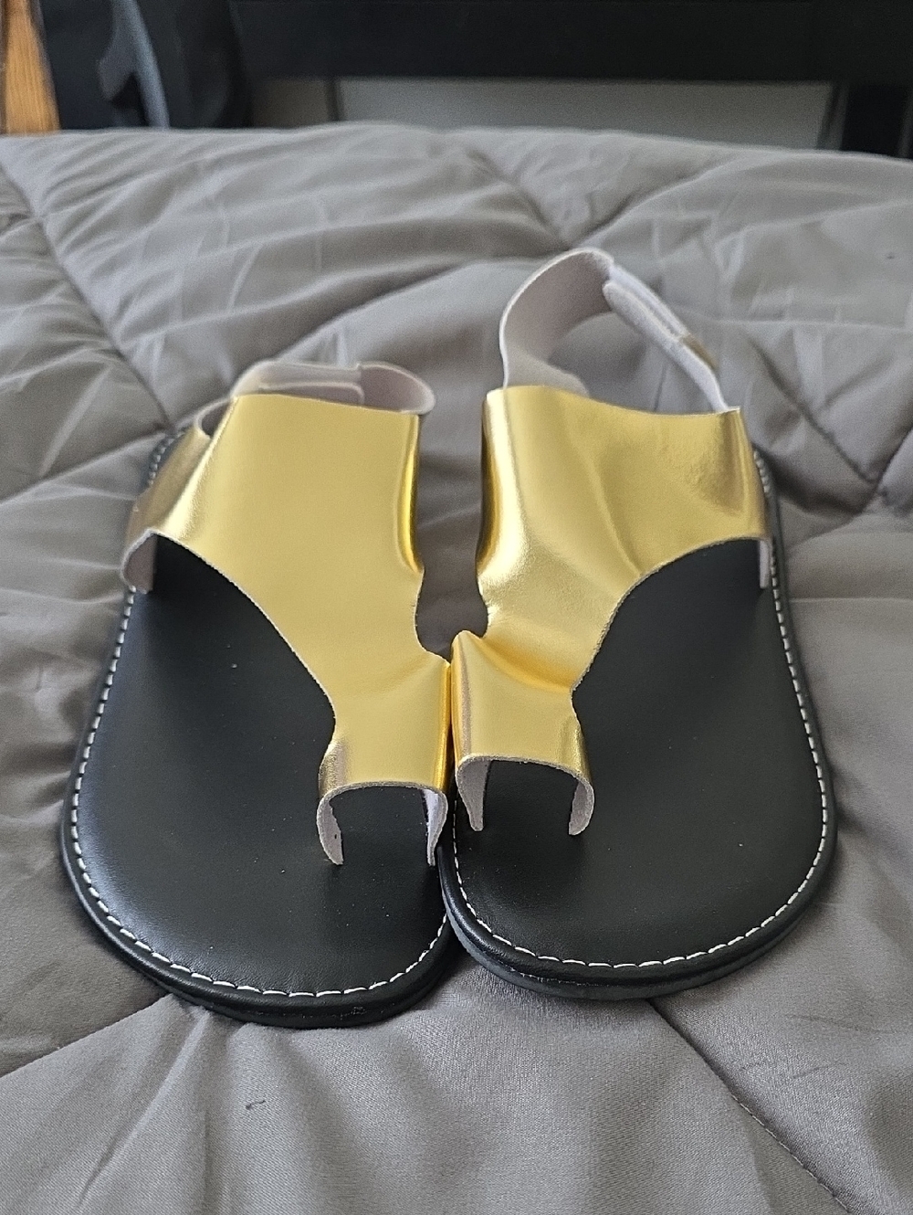 SHEIN Gold Metallic Toe-Loop Sandals with Black Footbed